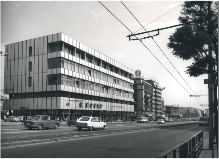 File:1982 Magazinul Cocor la inceputul anilor '70. Magazinul Unirea se afla inca in constructie..jpg