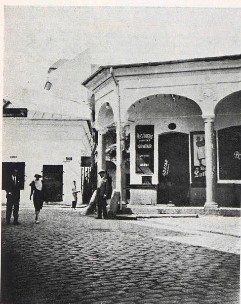 File:Hanul lui Simeon (Zamfir), situat pe str. Blănari, în fața Hanului cu Tei. Construit în 1811 și demolat în 1933..png