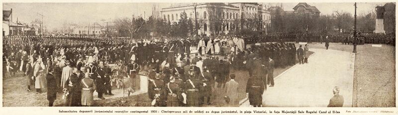 File:Piața Victoriei, , Recruții depun jurământul militar în fața Majestății Sale, Regelui Carol al II-lea 1931.jpg