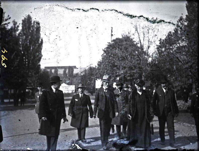 File:Mihail Manoilescu, comisarul general al Expoziției-Târg şi generalul Alexandru Averescu, preşedintele Consiliului de Miniştri 2.jpg