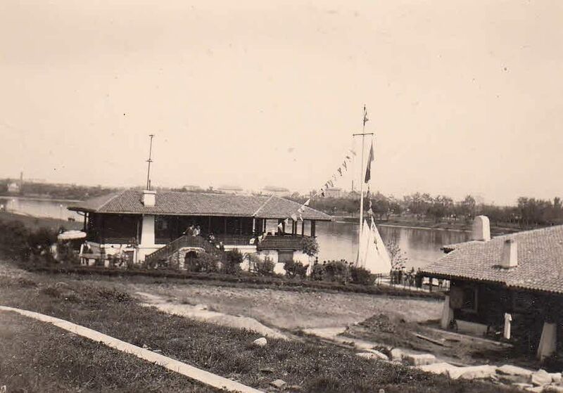 File:Clubul nautic şi de înot al Băncii Naţionale a României, inaugurat la data de 1 Mai 1941, pe malul lacului Floreasca 03.jpg