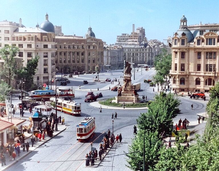 File:1935 Piața I.C. Brătianu, cca. 1935 în construcție Blocul Central Palace de pe Calea Victoriei nr. 23 C.jpg