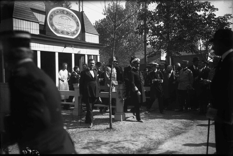 File:Regele Ferdinand, Generalul Alexandru Averescu, preşedintele Consiliului de Miniştri, și Generalul Paul Angelescu.jpg