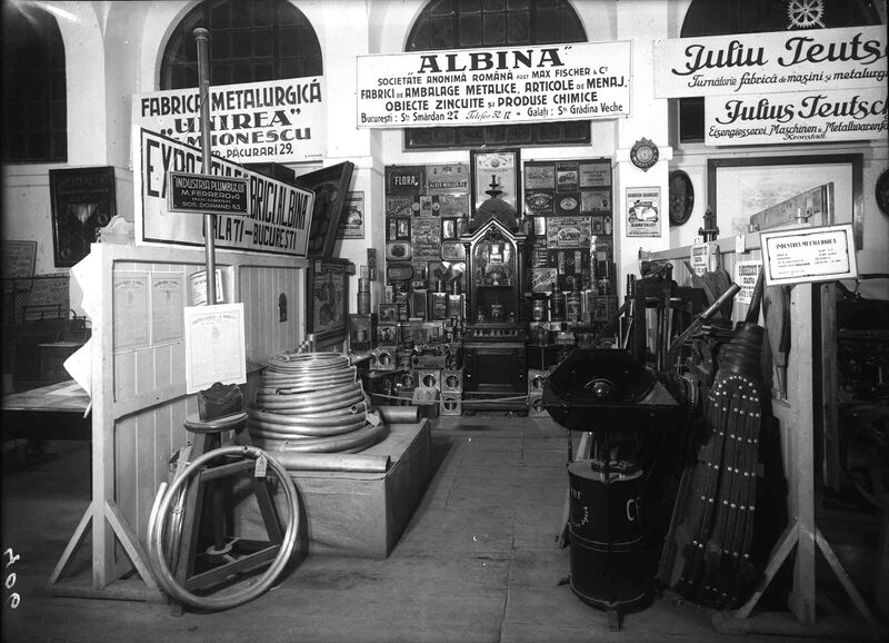 File:Standul „Fabrica de Ambalage metalice, articole de menaj, obiecte zincuite și produse chimice Albina din Galați.jpg