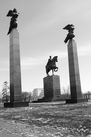 Monumentul Ferdinand 1943 BW1.png