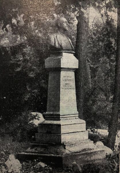 File:Bustul original din 1920 al dr. Haralambie Botescu (1874-1917), din parcul balnear Băile Govora. - Copy.jpg