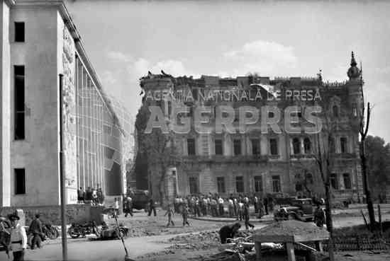 File:1944 Ministerului Afacerilor Straine (dr) dupa bombardamentul din 4 aprilie 1944.jpg