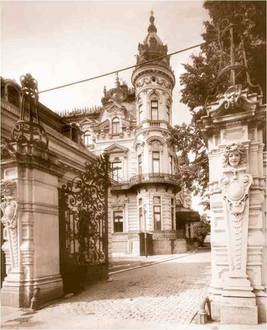 File:1935 Intrarea în curtea Palatului Sturdza din Piata Victoriei.jpg