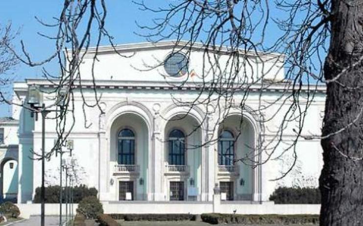 File:1990 Opera Romana.jpg