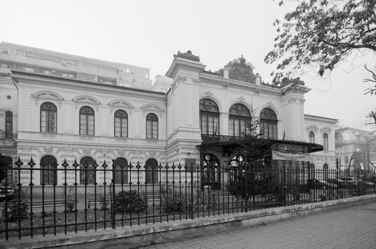 File:Palatul-Sutu-renovari-003-dec-2011.jpg