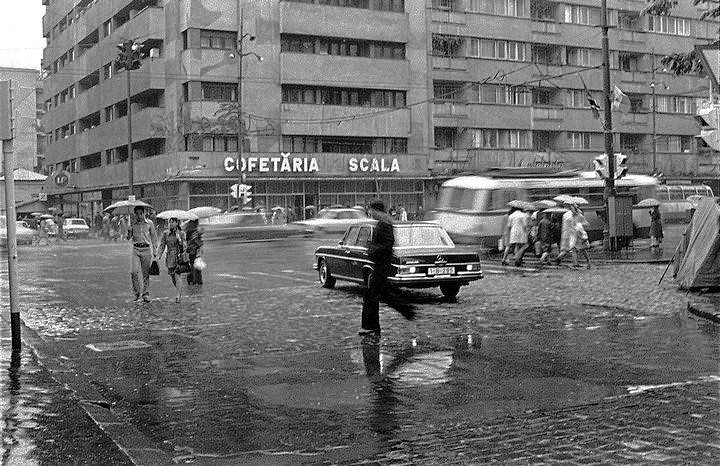 File:Bd. Balcescu cofetaria Scala 1975.jpg