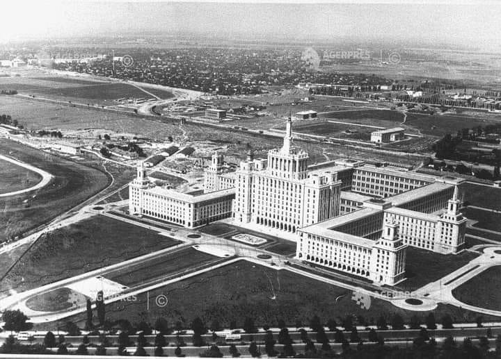 File:1957 Casa Scânteii aproximativ 1957.jpg