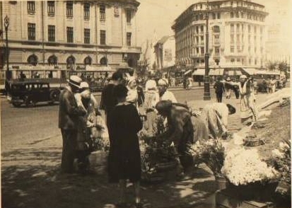 File:1936 Florarese pe b-dul I.C. Bratianu.jpg