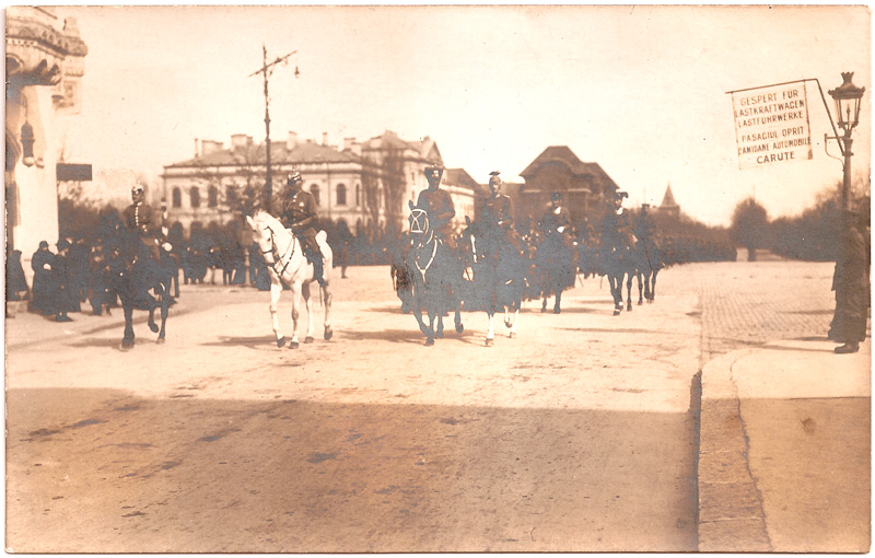 File:1917 parada din Piata Victoriei.jpg