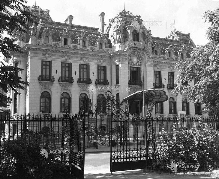 File:Casa ''George Enescu'' de pe Calea Victoriei 2 1956.jpg