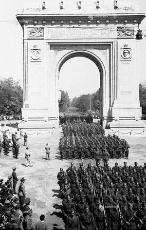 1945 Arcul de Triumf 1.jpg