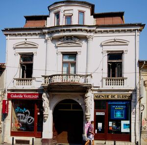 Casa cu cariatide Calea Victoriei 202.jpg