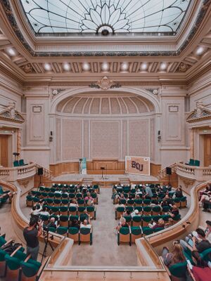 Aula Bibliotecii Centrale Universitare Carol I.jpg