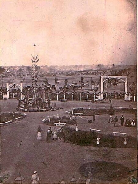 File:Sarbatorile Mosilor Bucuresti 1860 Carol Popp de Szathmari.jpg