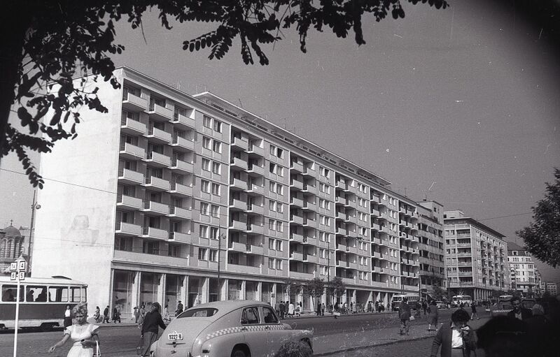 File:Bloc de locuințe în Piața de Flori (Bulevardul 1848) 1961 11.jpg