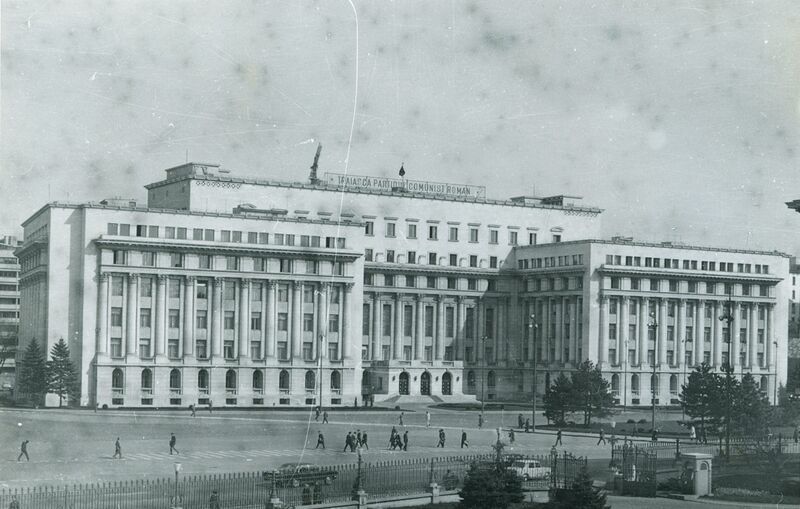 File:1966 Piata Victoriei 06 Palatul Victoria 196x.jpg
