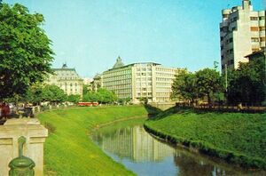 1976 podului Mihai Vodă1976 spre Izvor.jpg