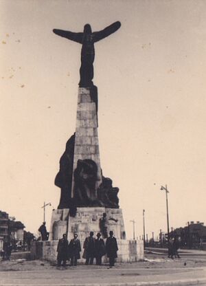 01Statuia Aviatorilor, Eroilor Aerului 1936.jpg