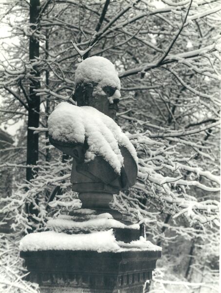 File:1928 Bust din grădina Ateneului (Vasile Alecsandri).jpg