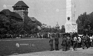 1946 Piata Victoriei 2.jpg