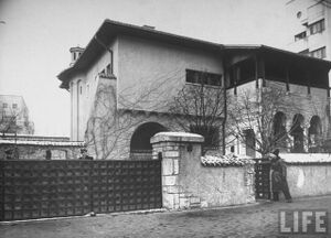 Home of Rumanian Prime Min. George Tatarescu.jpg