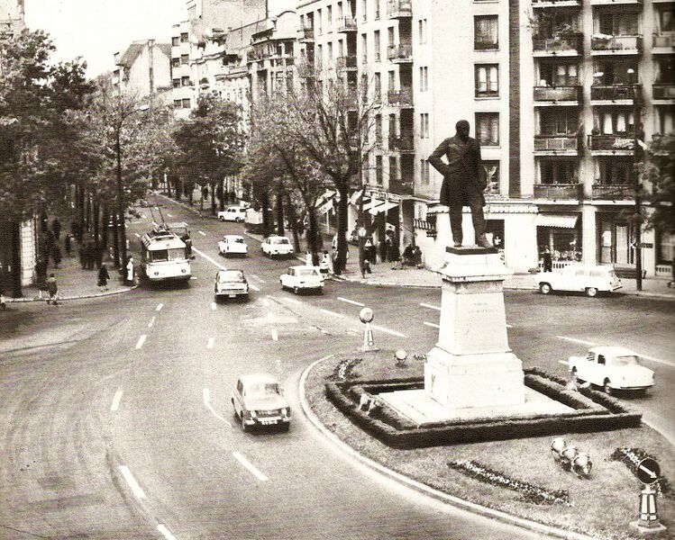 File:Piata Kogalniceanu.jpg