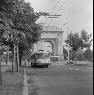 Arcul de Triumf 1 1982.jpg
