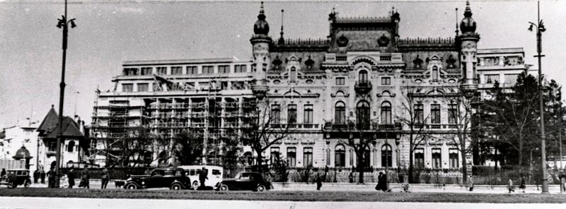 File:1937 Palatul Ministerului de Externe (Palatul Sturdza) și Palatul Victoria.jpg