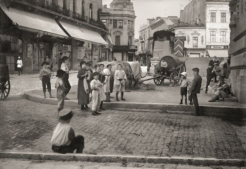 File:1917 Capsa, Capitol si un colt din Cercul Militar (1917).jpg