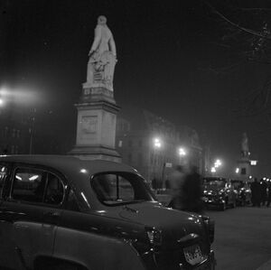 Piata Universitatii 95 195x.jpg