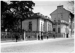 1925 Cheiul Dâmboviței, dinspre Podul Izvor.jpg