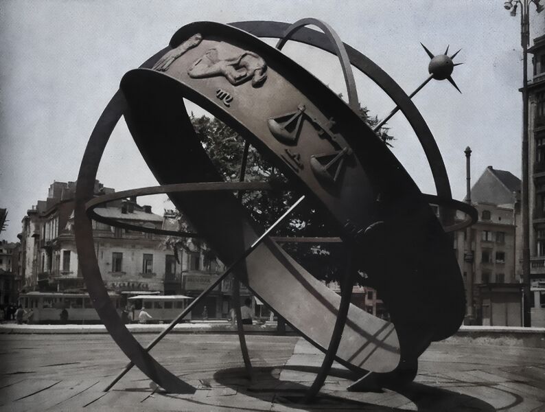 File:Monument Centrul geografic Piața Sf. Gheorghe, 1941.jpg