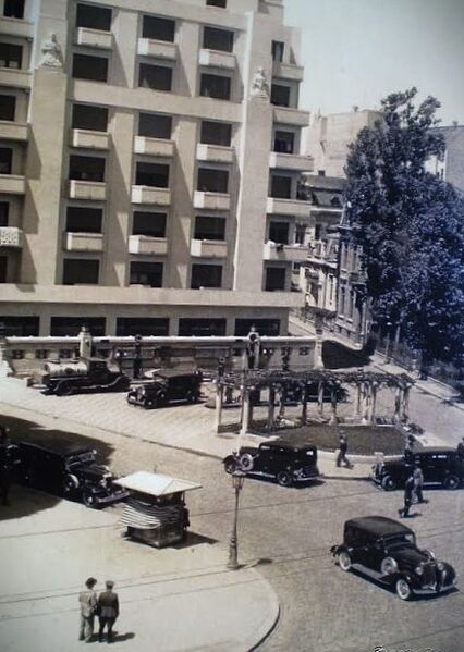 File:Bd. IC Bratianu Benzinaria de langa Hotel Lido,Bucuresti,1941.jpg