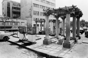 Benzinărie și WC public - Strada Berzei 1990.jpg