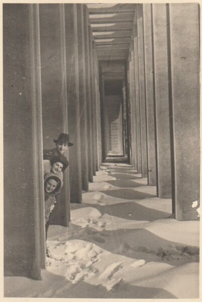 File:Pavilionul regal din parcul Herastrau 002.jpg