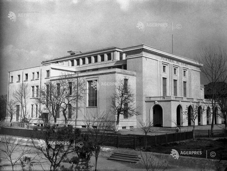 File:Teatrul de Opera si Balet 1951 01.jpg