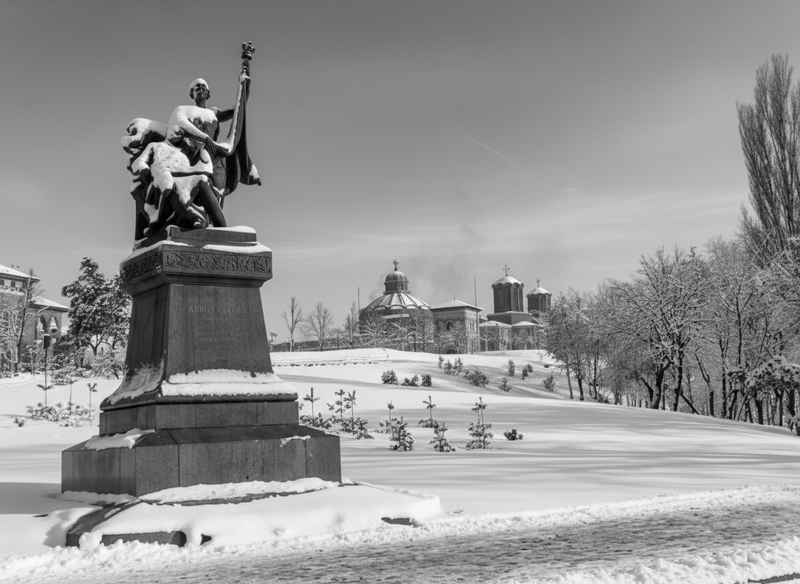 File:1935 Monumentul Barbu Catargiu bw.png