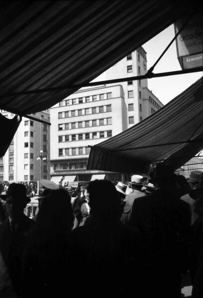 File:1941 May Calea Victoriei, Adriatica 2.jpg