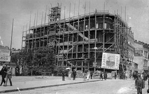 1911 Hotel Luvru in renovari 1911.jpg