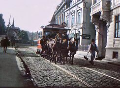Tramvaiul 10 circuland pe strada Stirbei Voda