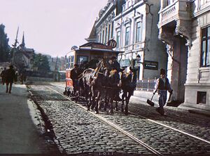 Tramvaiul 10 circuland pe strada Stirbei Voda..jpg