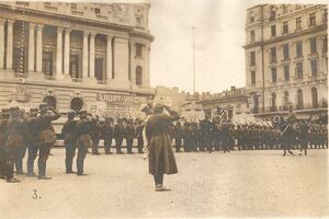 1917 Casa Armatei (in stanga) si Hotel Capitol (in dreapta).jpg