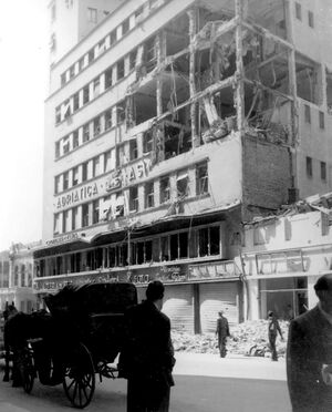 1944 Blocul Adriatica si Teatrul National in stânga.jpg