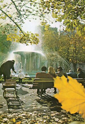 Fantana Izvorul Rece b-dul Republicii. 1988.jpg