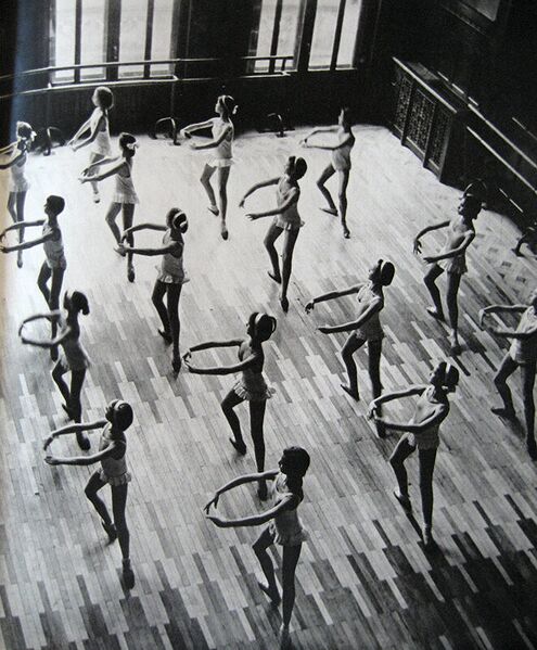 File:Liceul-de-coregrafie-Floria-Capsali--8204-xl.jpg 1960.jpg